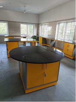 PHYSICS LAB ISLAND TABLE